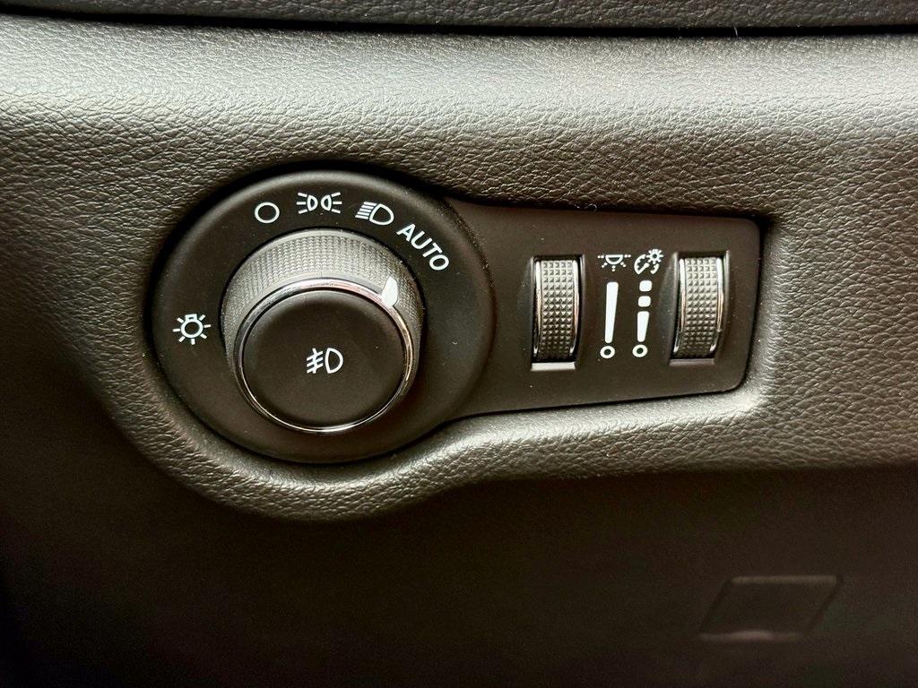 used 2022 Chrysler Pacifica car, priced at $24,678