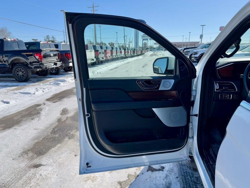 used 2023 Lincoln Navigator car