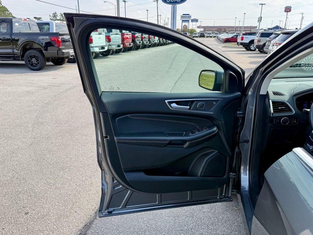 used 2024 Ford Edge car, priced at $26,922