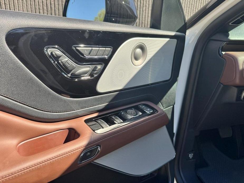 new 2025 Lincoln Aviator car, priced at $76,639