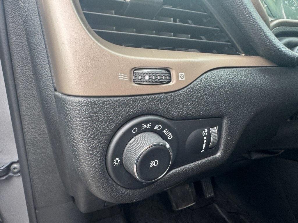 used 2018 Jeep Cherokee car, priced at $11,324