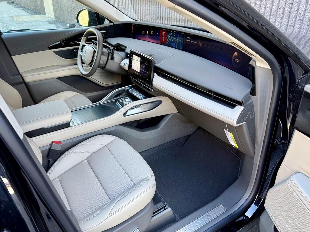 new 2025 Lincoln Nautilus car, priced at $53,614