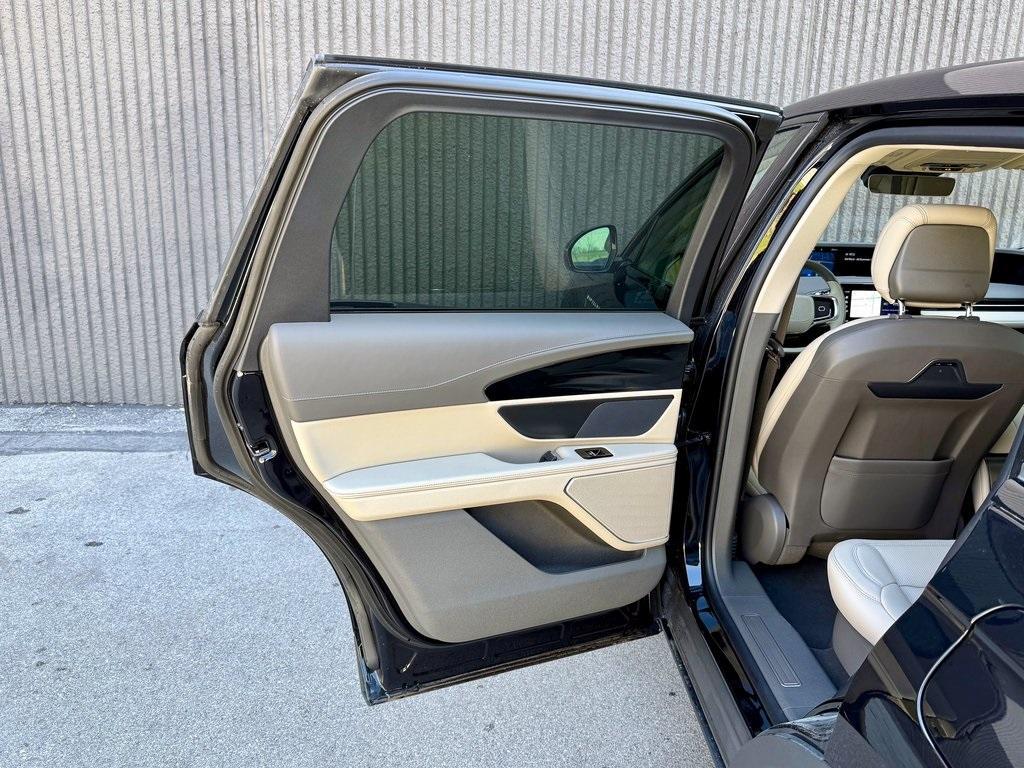 new 2025 Lincoln Nautilus car, priced at $53,614