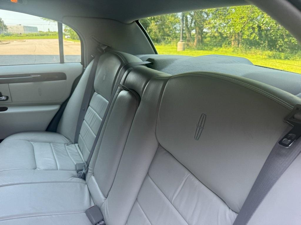 used 1999 Lincoln Town Car car, priced at $5,933