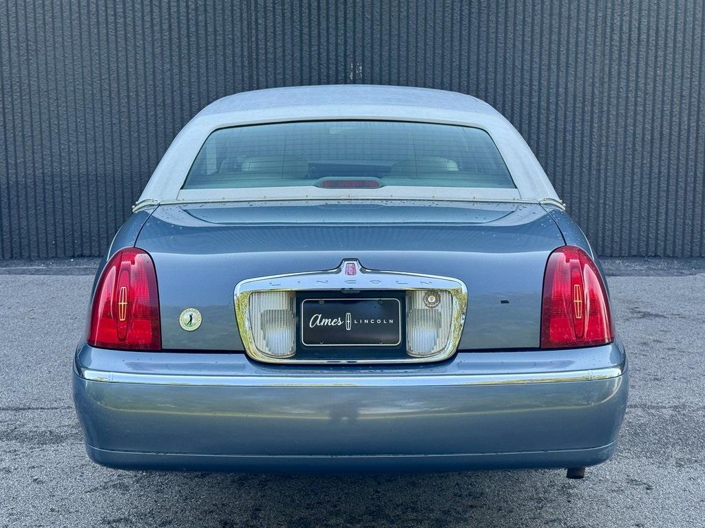used 1999 Lincoln Town Car car, priced at $5,933