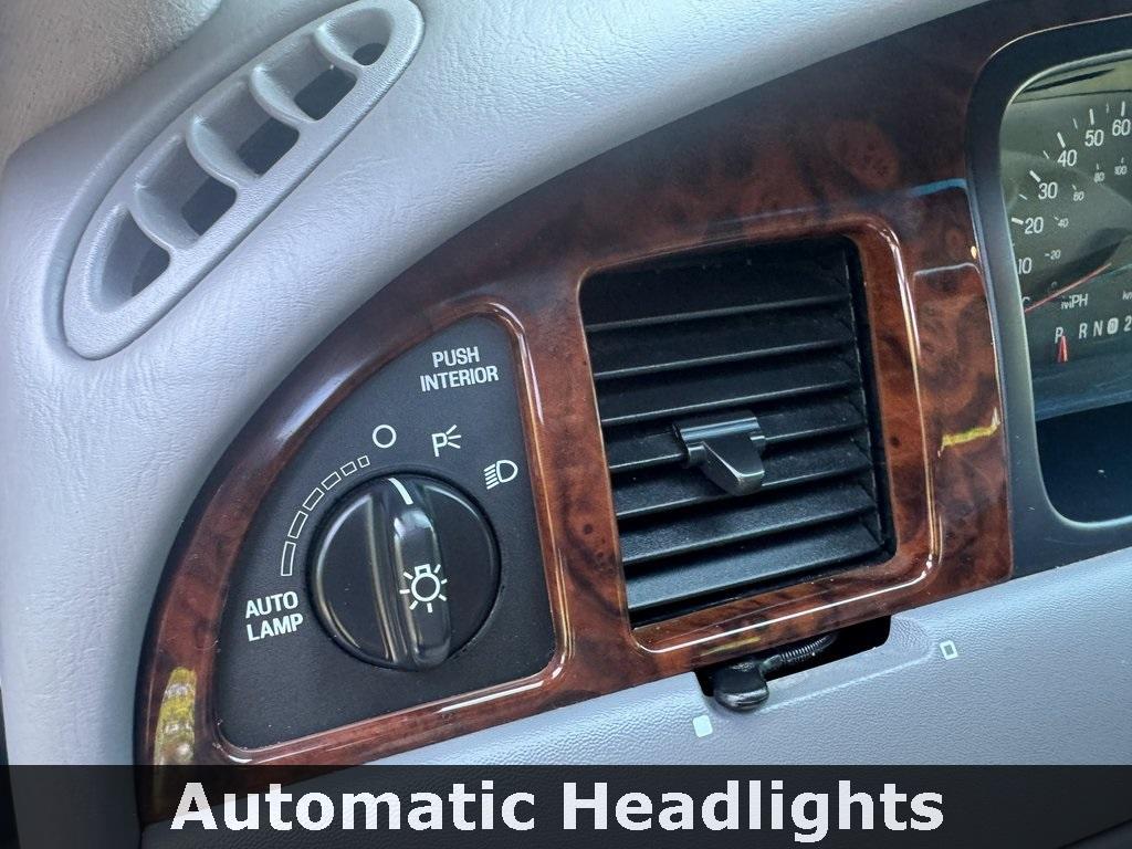 used 1999 Lincoln Town Car car, priced at $5,933