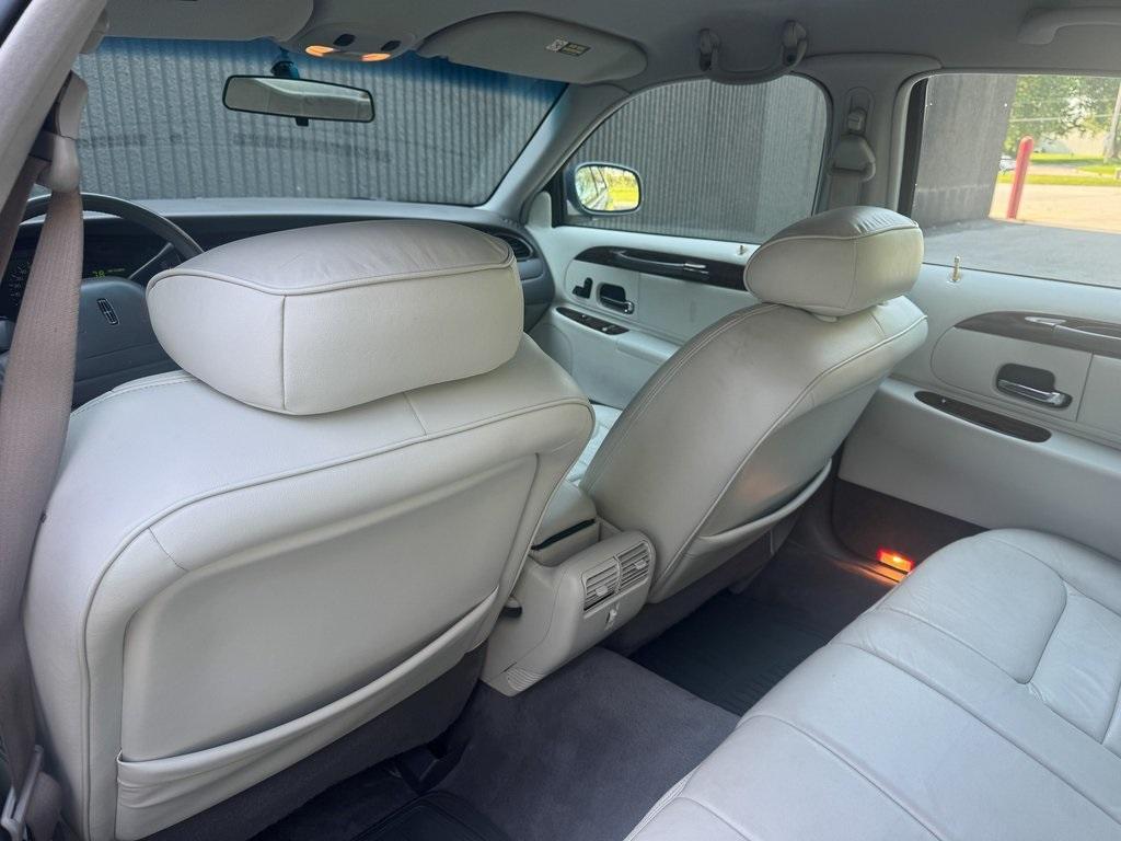 used 1999 Lincoln Town Car car, priced at $5,933