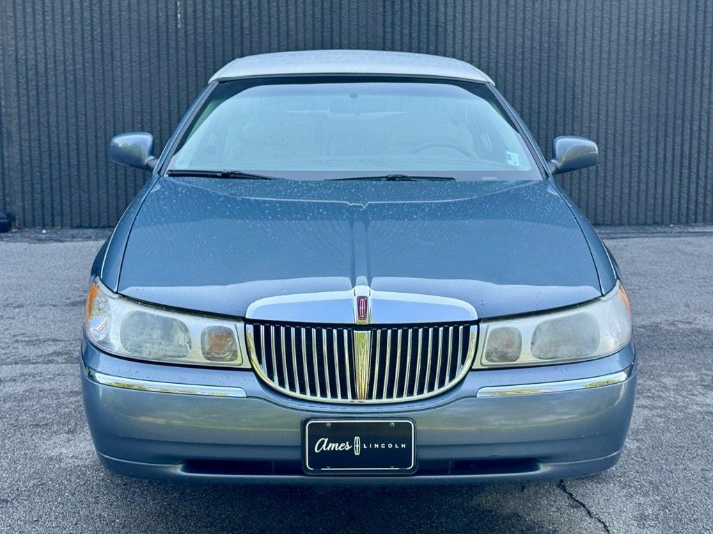 used 1999 Lincoln Town Car car, priced at $5,933
