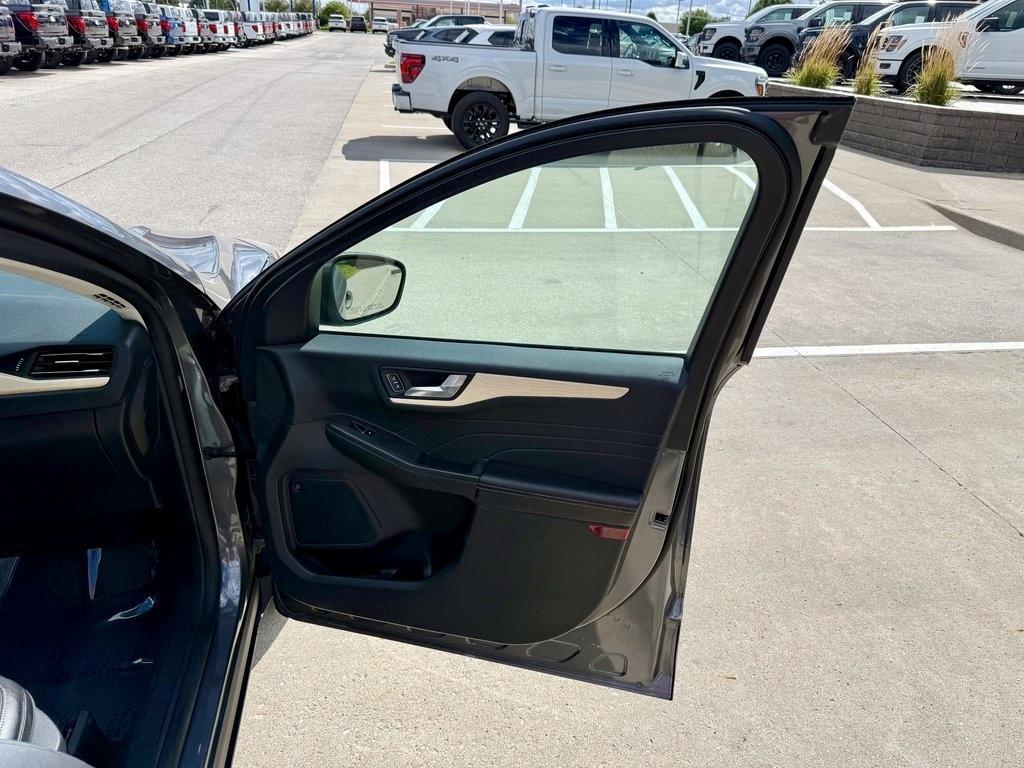 used 2022 Ford Escape car, priced at $26,716