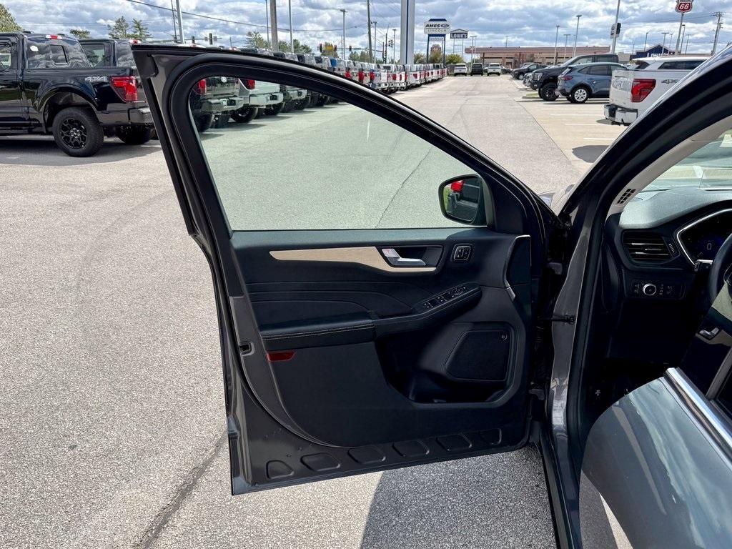 used 2022 Ford Escape car, priced at $26,716