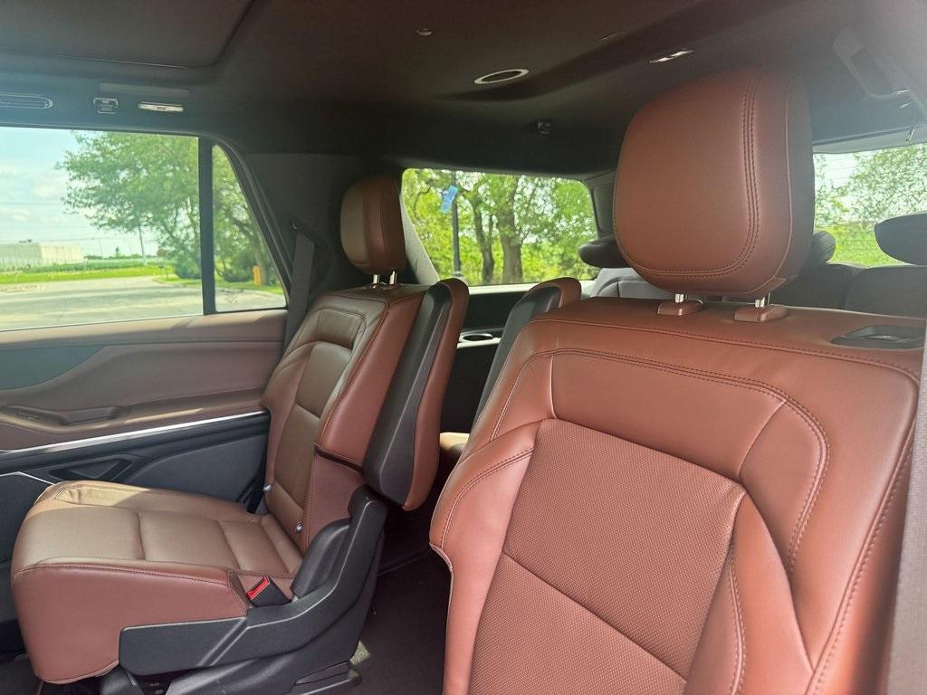 new 2025 Lincoln Navigator car, priced at $102,391