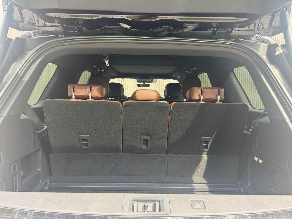 new 2025 Lincoln Navigator car, priced at $102,391