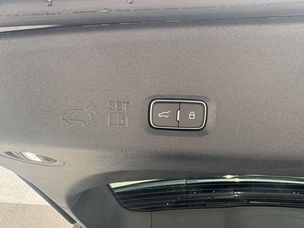 new 2025 Lincoln Navigator car, priced at $102,391
