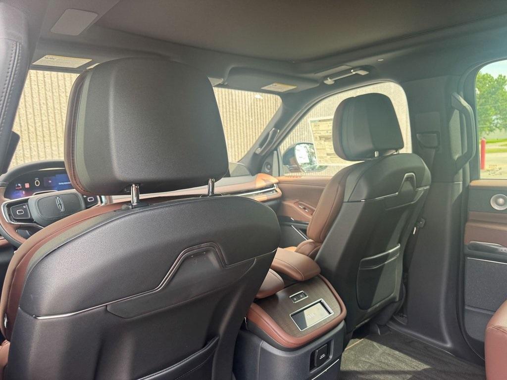 new 2025 Lincoln Navigator car, priced at $102,391