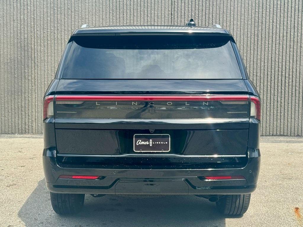 new 2025 Lincoln Navigator car, priced at $102,391