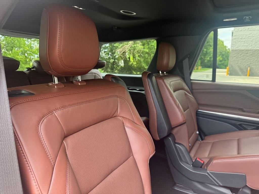 new 2025 Lincoln Navigator car, priced at $102,391