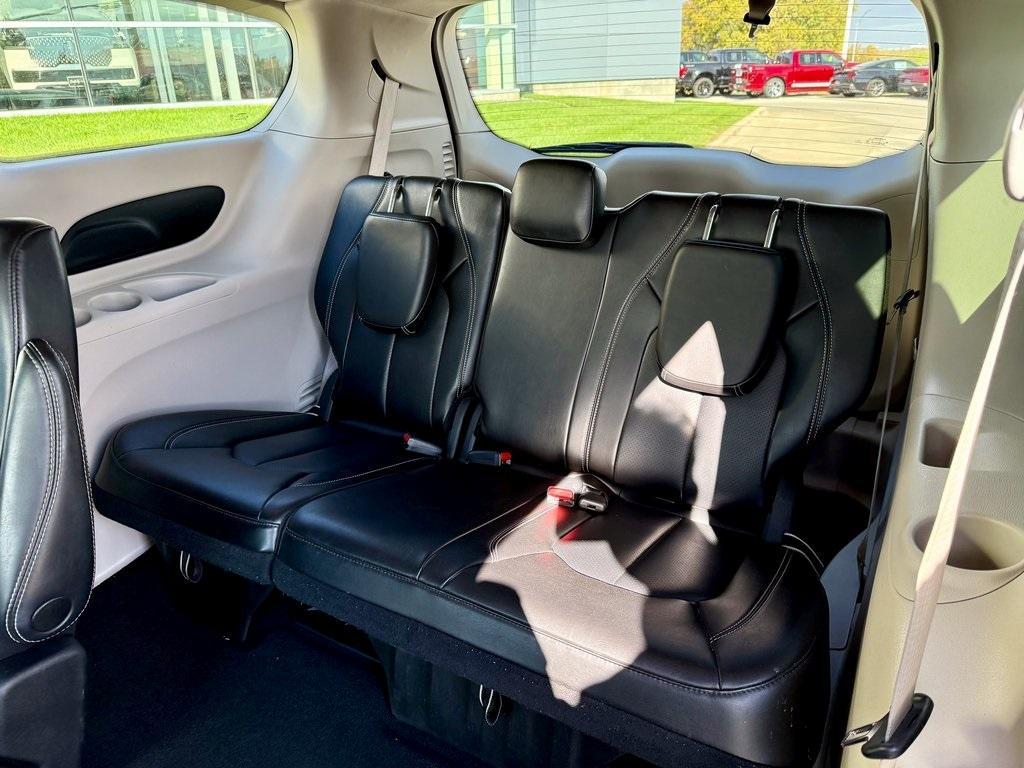 used 2023 Chrysler Pacifica car