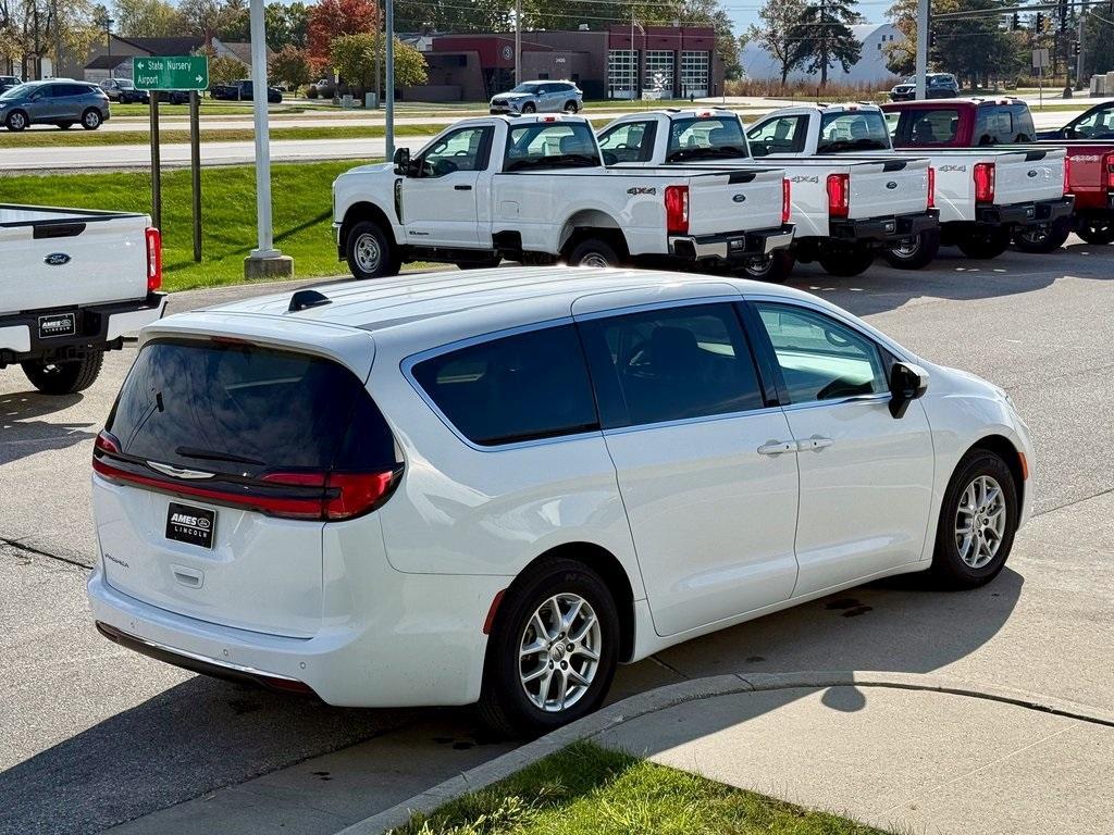 used 2023 Chrysler Pacifica car
