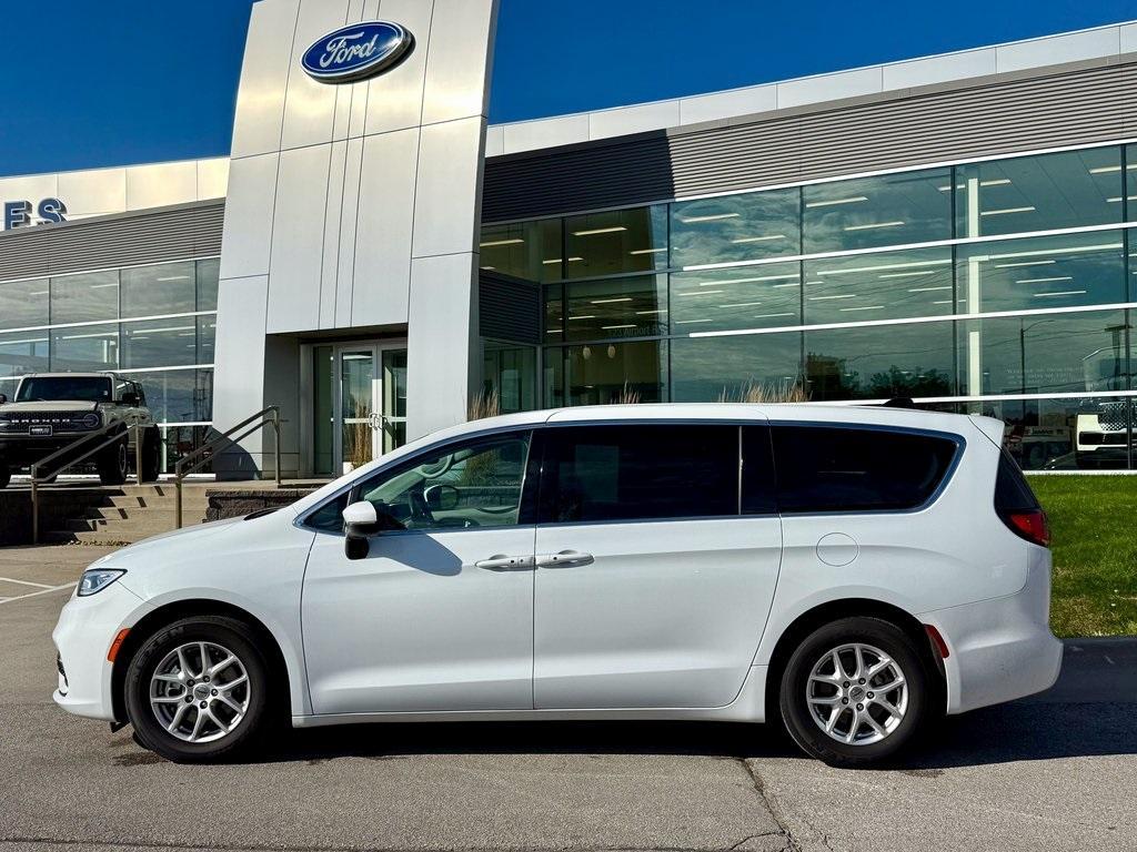 used 2023 Chrysler Pacifica car