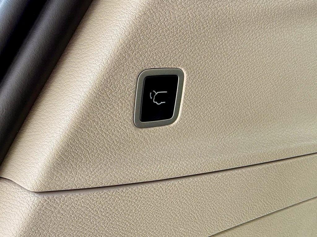 used 2023 Chrysler Pacifica car