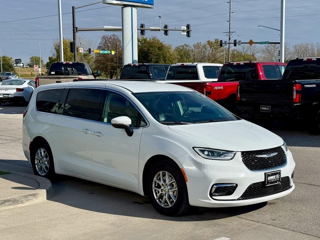 used 2023 Chrysler Pacifica car