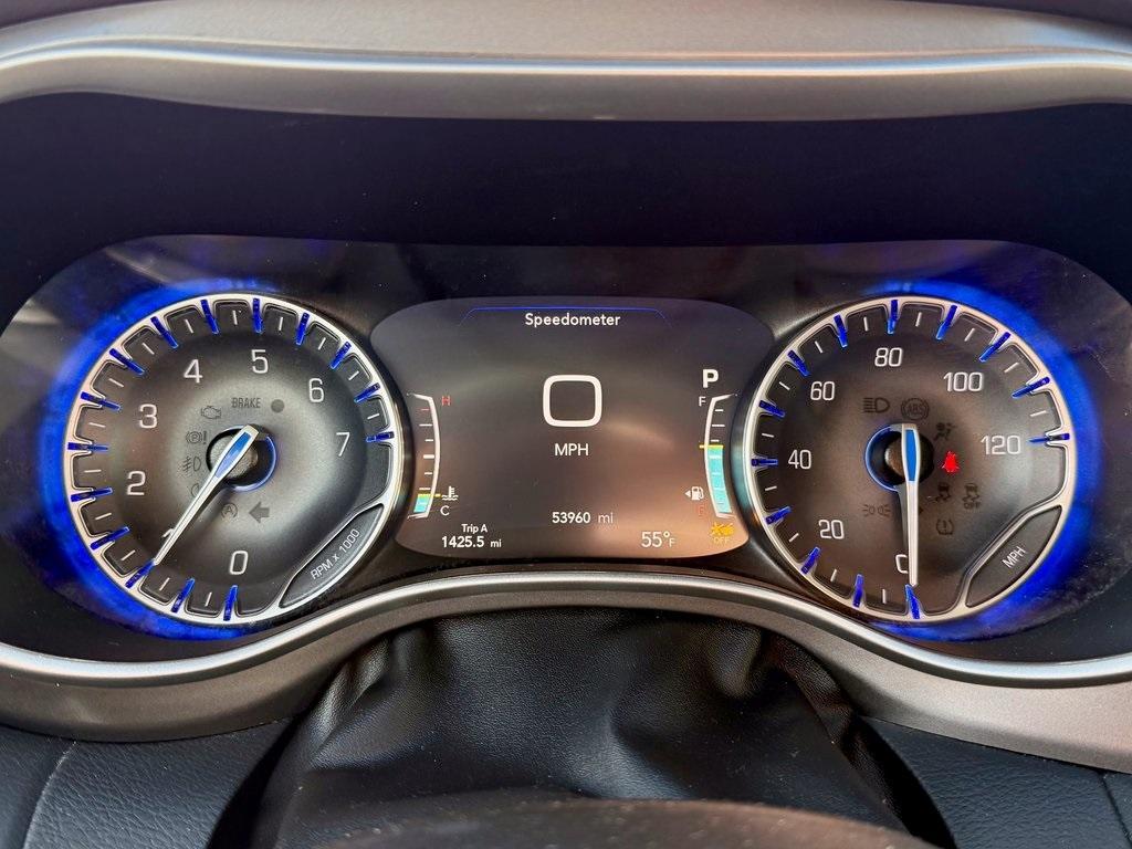 used 2023 Chrysler Pacifica car