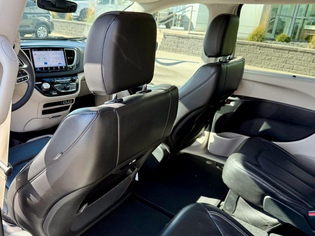 used 2023 Chrysler Pacifica car