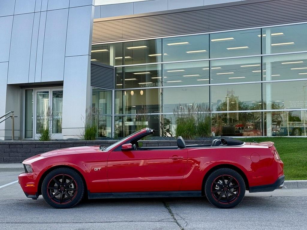 used 2010 Ford Mustang car