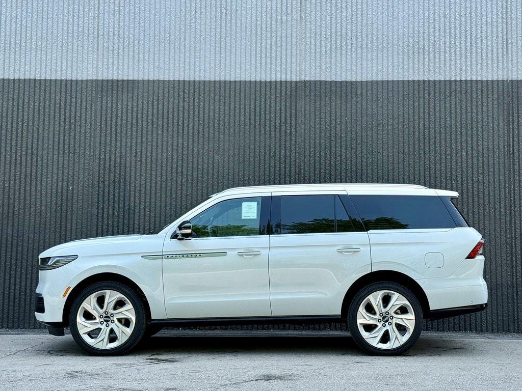 new 2025 Lincoln Navigator car, priced at $105,735