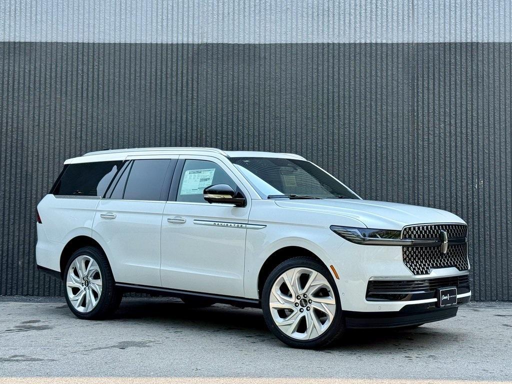 new 2025 Lincoln Navigator car, priced at $105,735