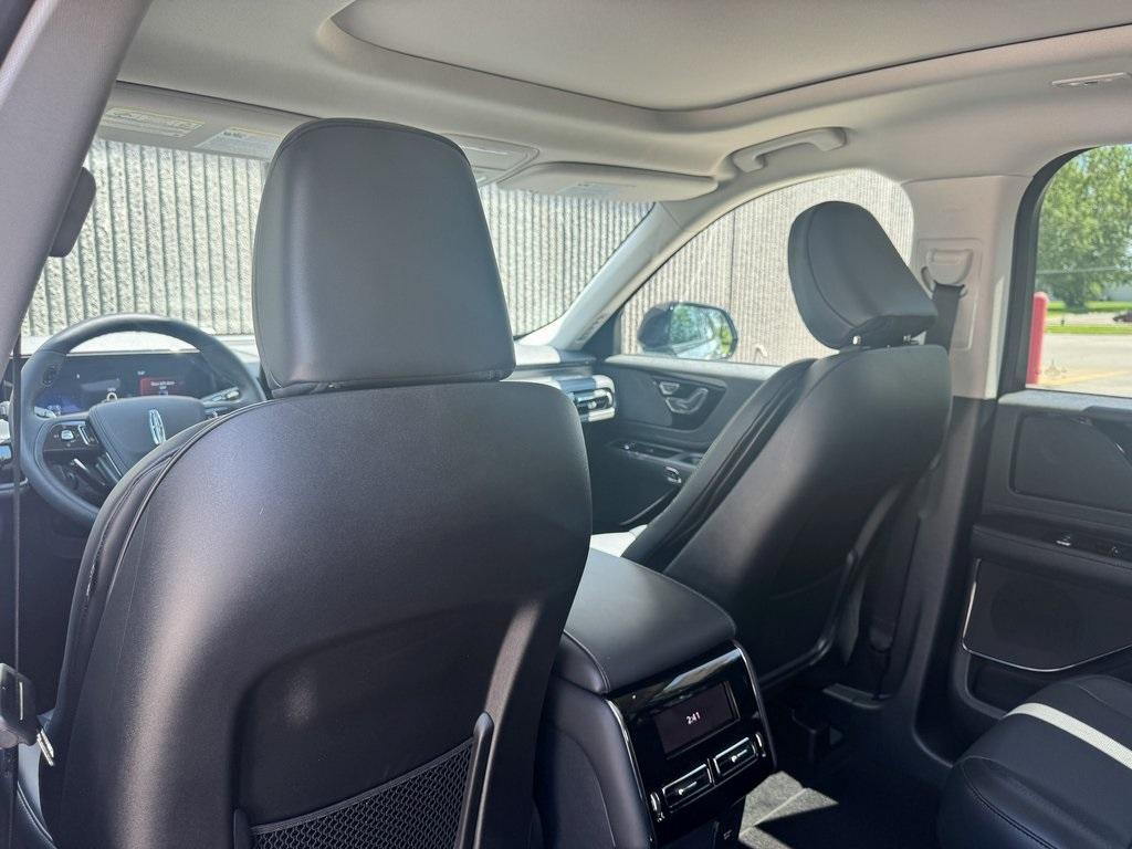 new 2025 Lincoln Aviator car, priced at $66,526