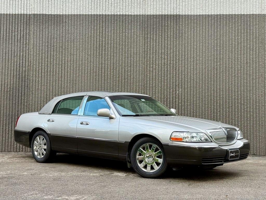 used 2005 Lincoln Town Car car, priced at $14,468