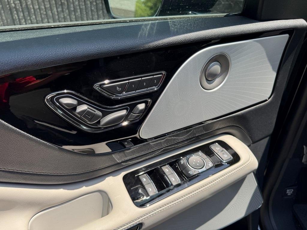 new 2025 Lincoln Aviator car, priced at $75,798