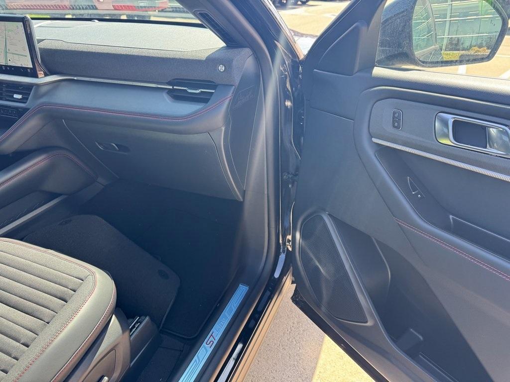 new 2025 Ford Explorer car, priced at $48,437