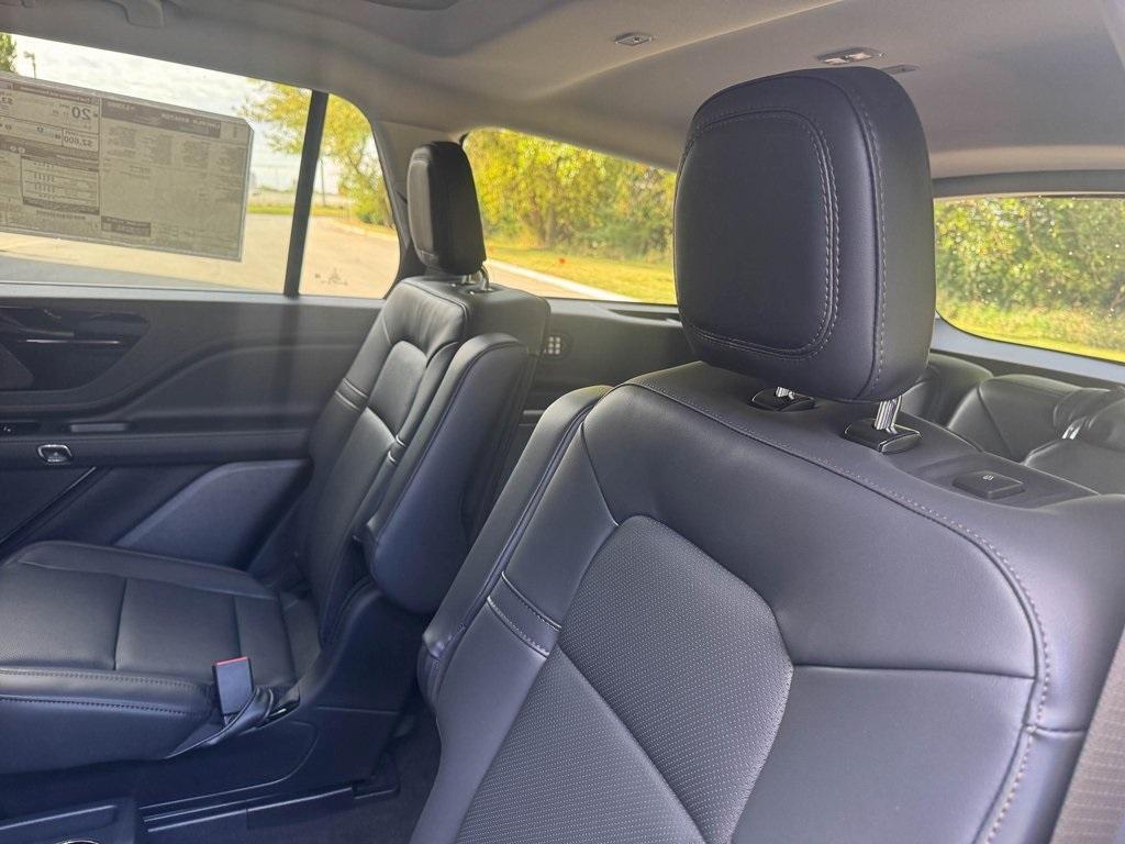 new 2025 Lincoln Aviator car, priced at $67,407