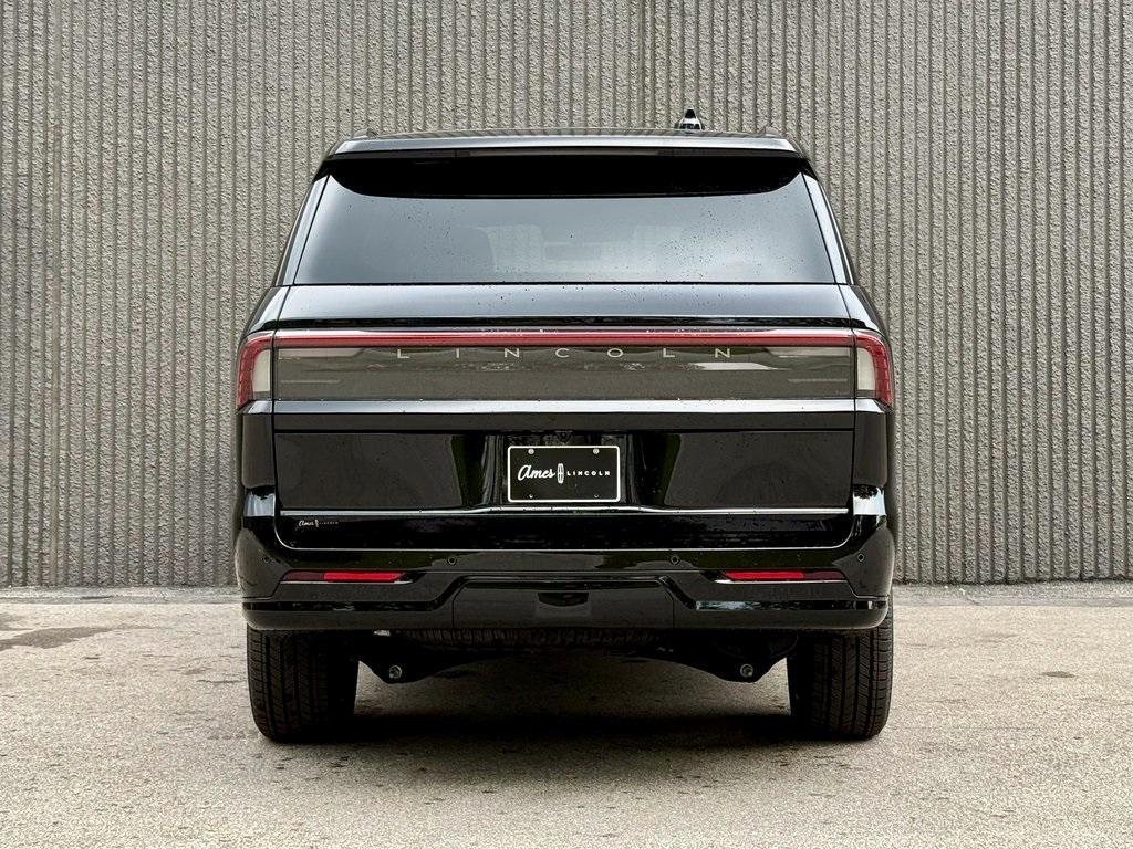 new 2025 Lincoln Navigator car, priced at $101,963