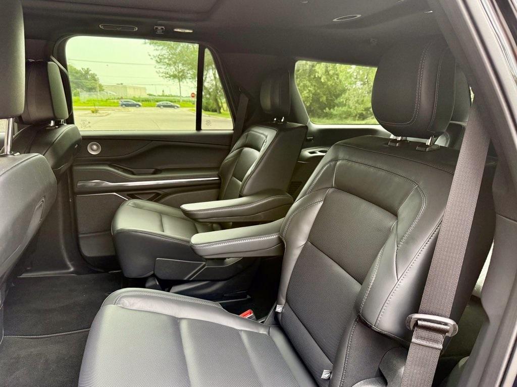 new 2025 Lincoln Navigator car, priced at $101,963