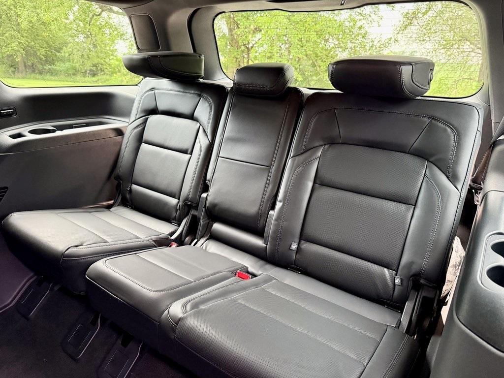 new 2025 Lincoln Navigator car, priced at $101,963