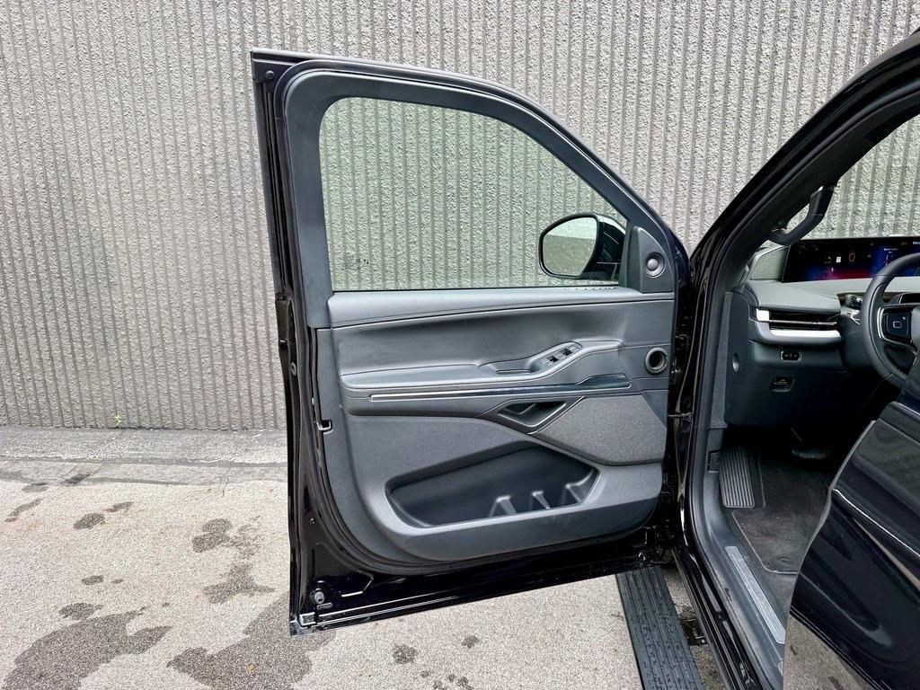 new 2025 Lincoln Navigator car, priced at $101,963