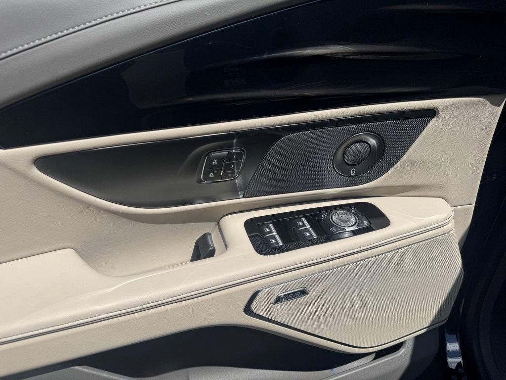 new 2025 Lincoln Nautilus car, priced at $65,998