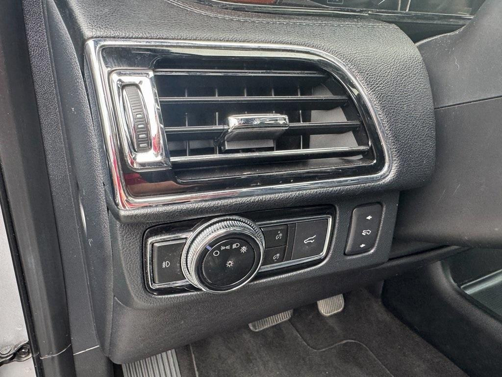 used 2019 Lincoln Navigator L car, priced at $30,968