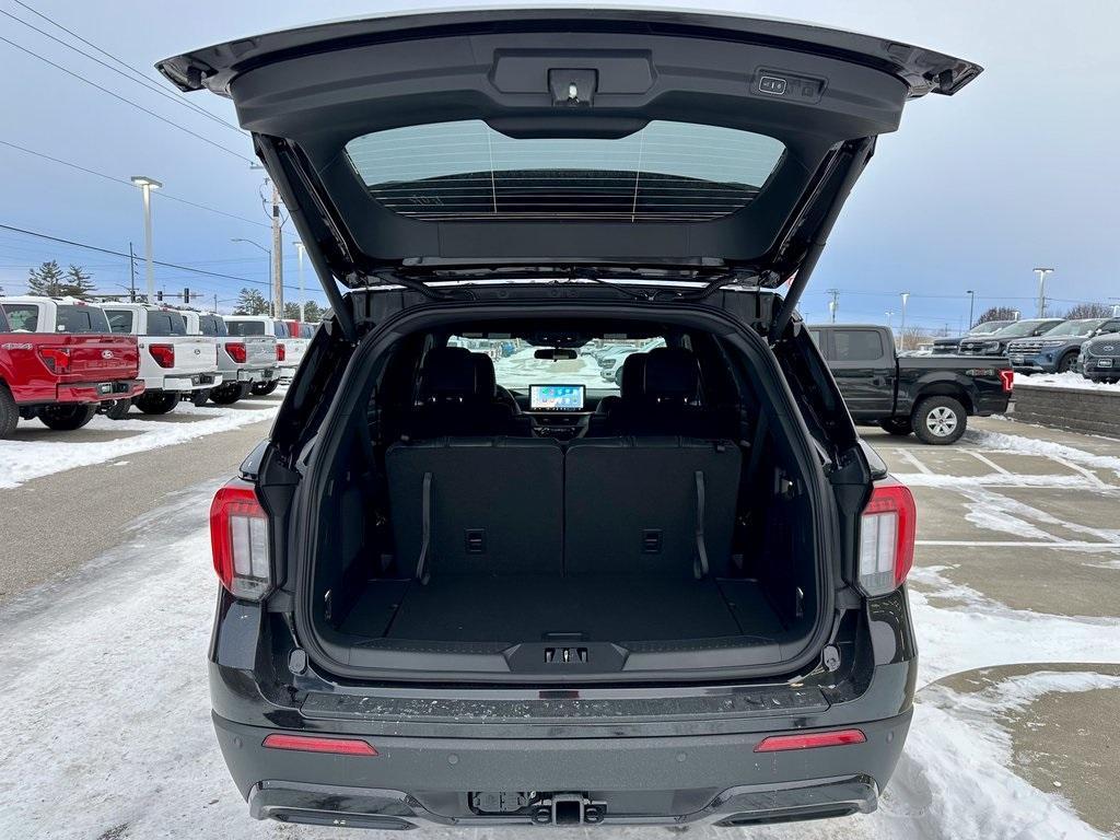 new 2025 Ford Explorer car, priced at $45,912