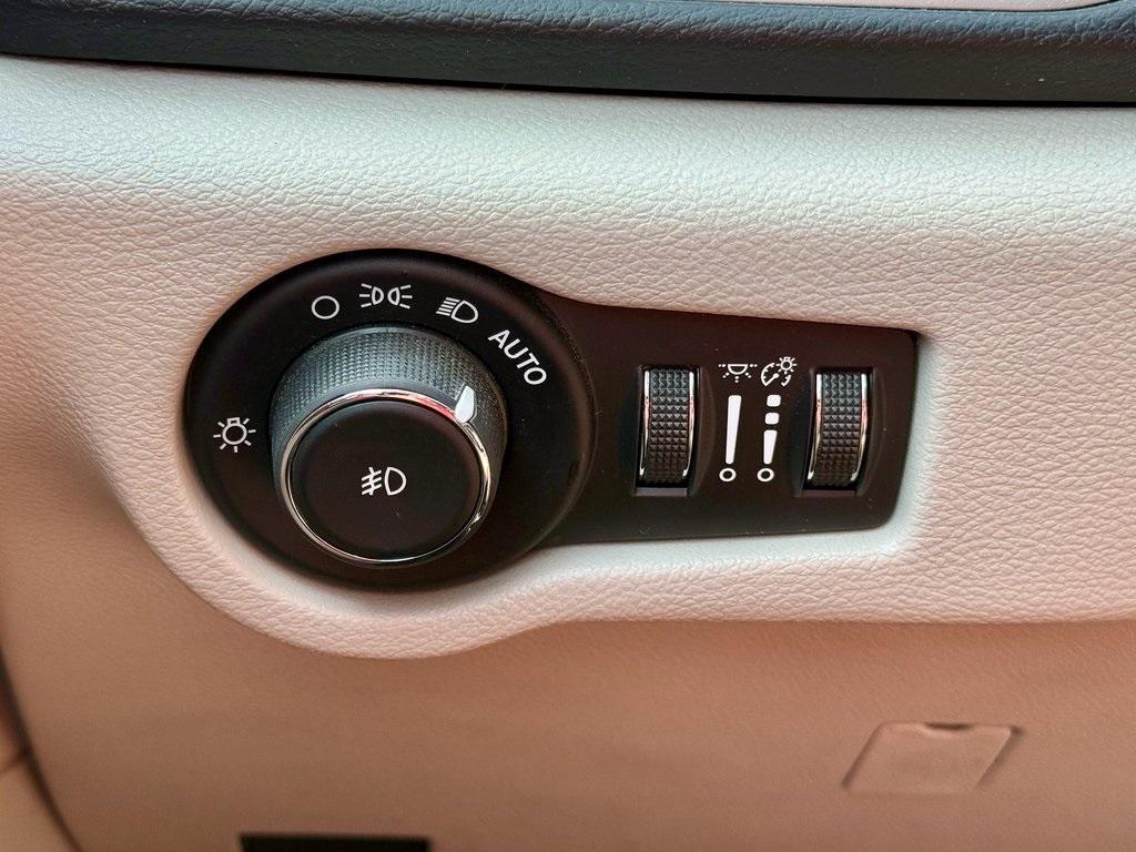 used 2017 Chrysler Pacifica car, priced at $10,458