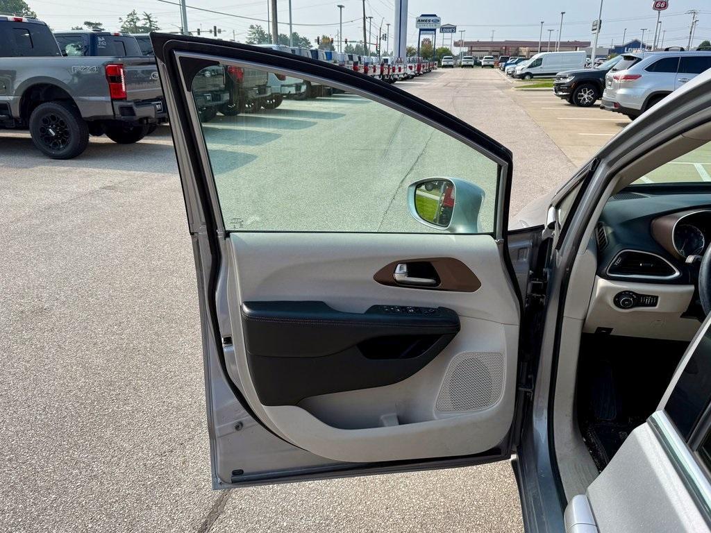 used 2017 Chrysler Pacifica car, priced at $10,458