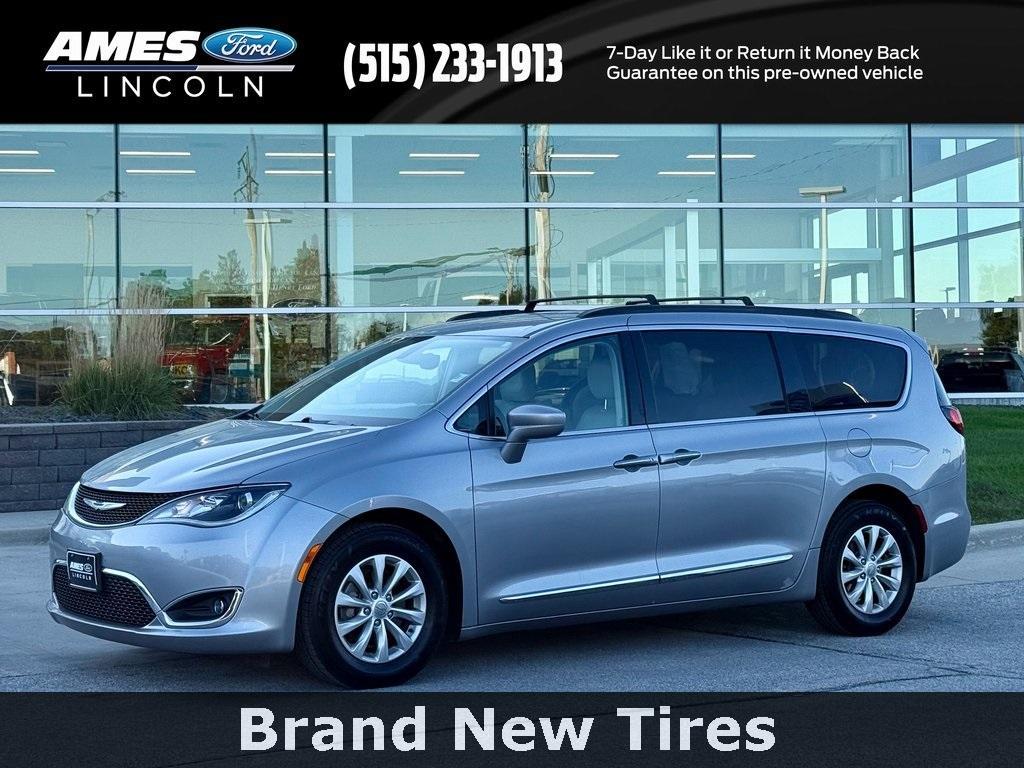 used 2017 Chrysler Pacifica car, priced at $9,656