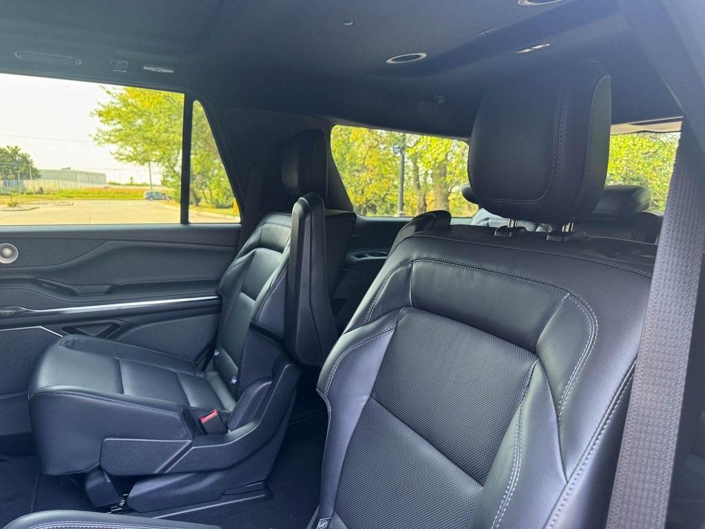 new 2025 Lincoln Navigator car, priced at $103,896