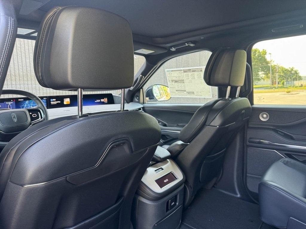 new 2025 Lincoln Navigator car, priced at $103,896