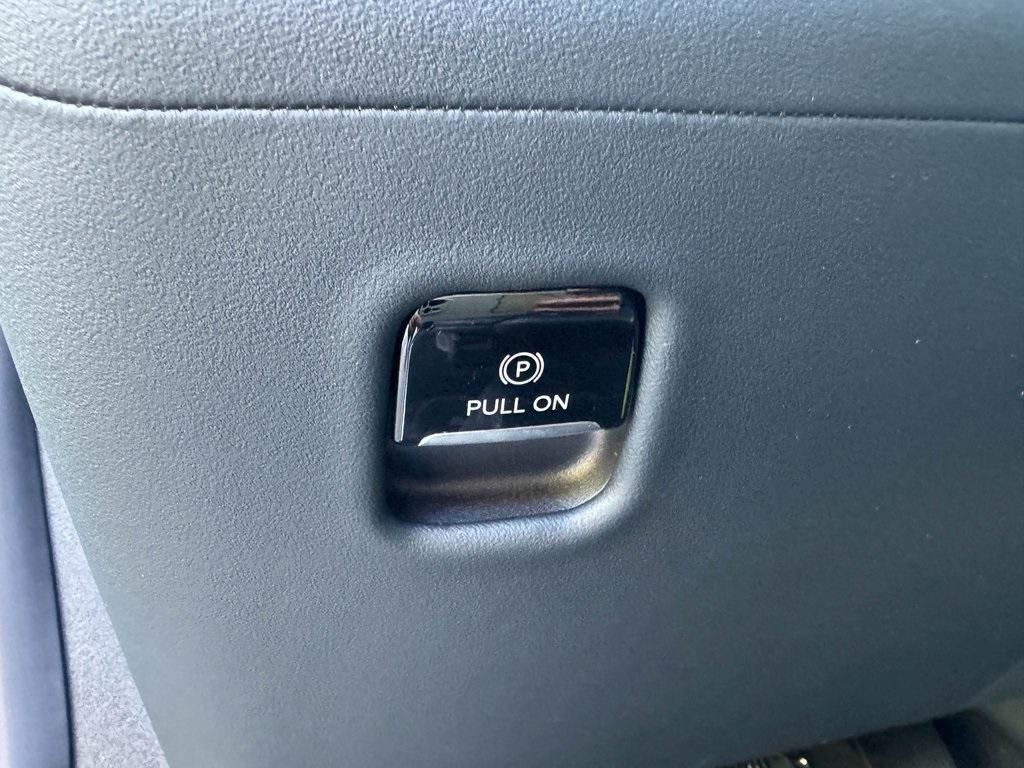 new 2025 Lincoln Navigator car, priced at $103,896