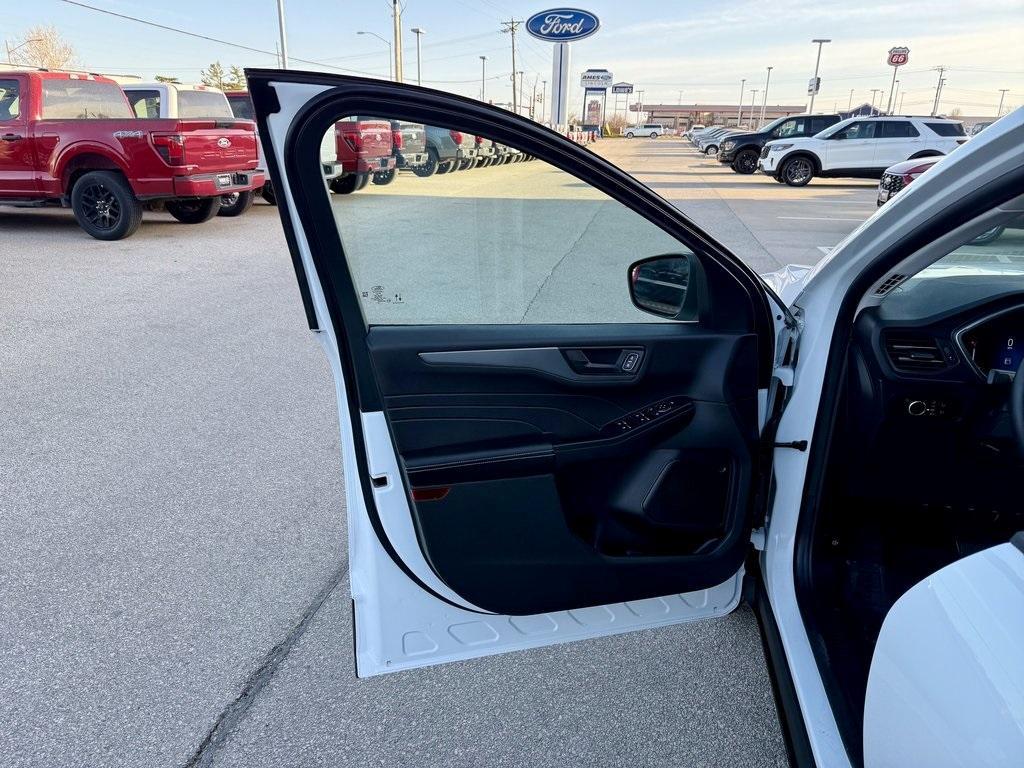 new 2025 Ford Escape car, priced at $29,936