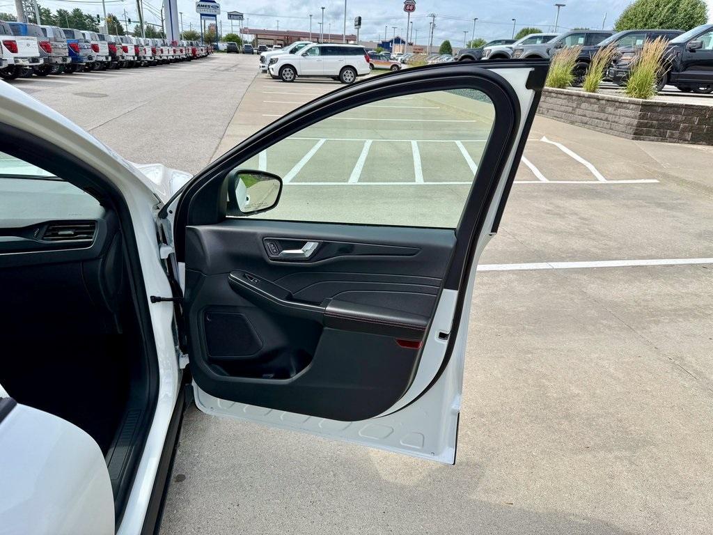new 2025 Ford Escape car, priced at $33,489